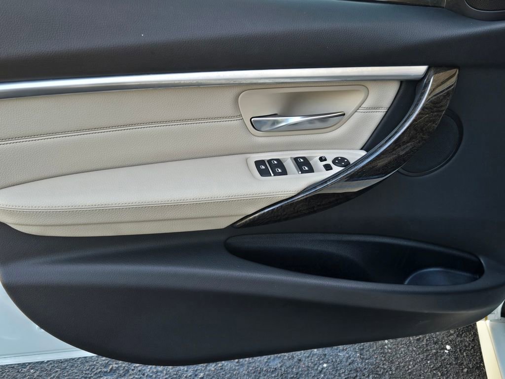 Used 2017 BMW 330i Sedan image 10