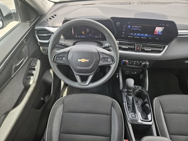 Used 2025 Chevrolet TrailBlazer LT AWD/4WD image 27