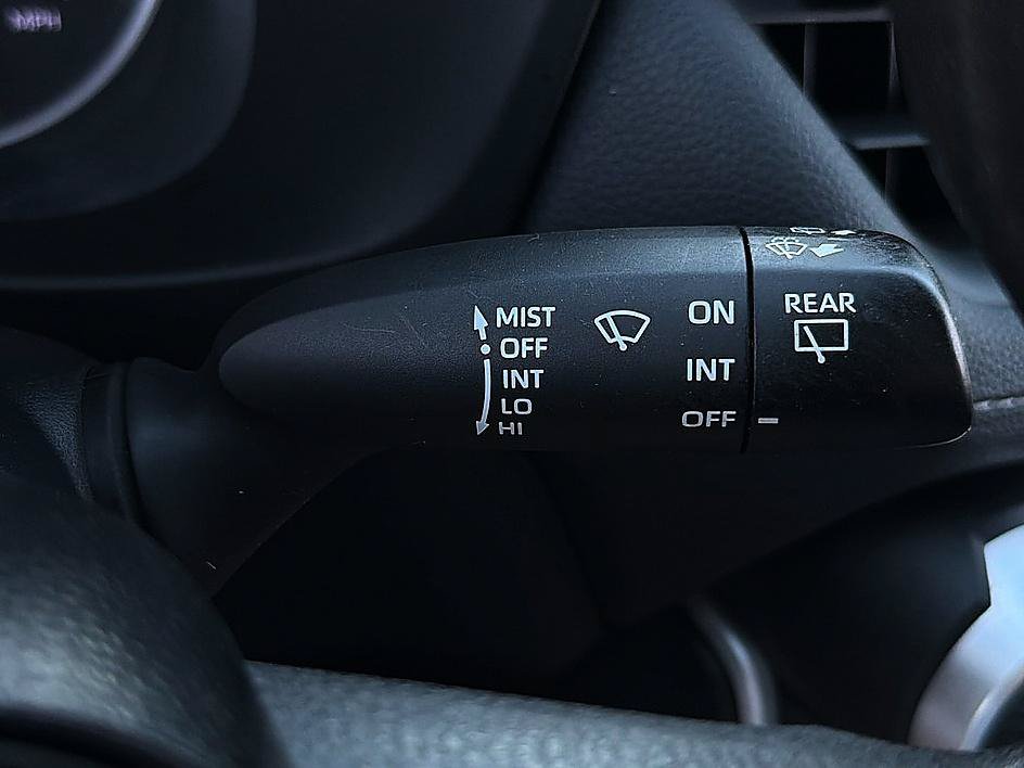 Used 2019 Toyota RAV4 LE FWD image 18