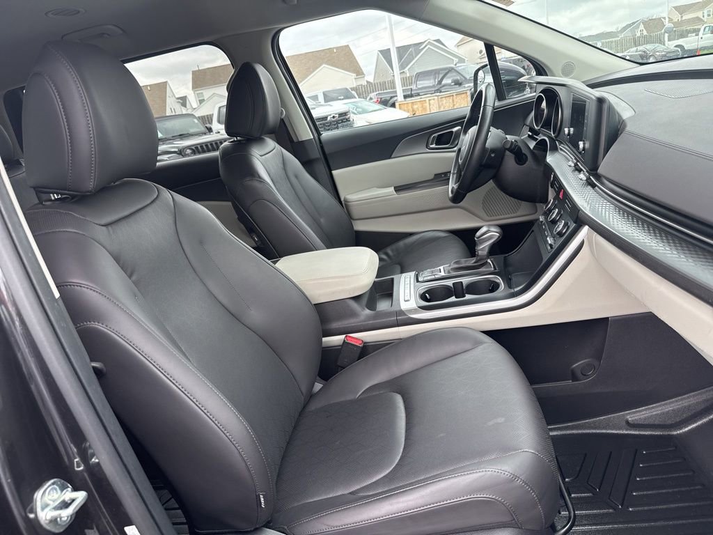 Used 2024 Kia Carnival LX image 33