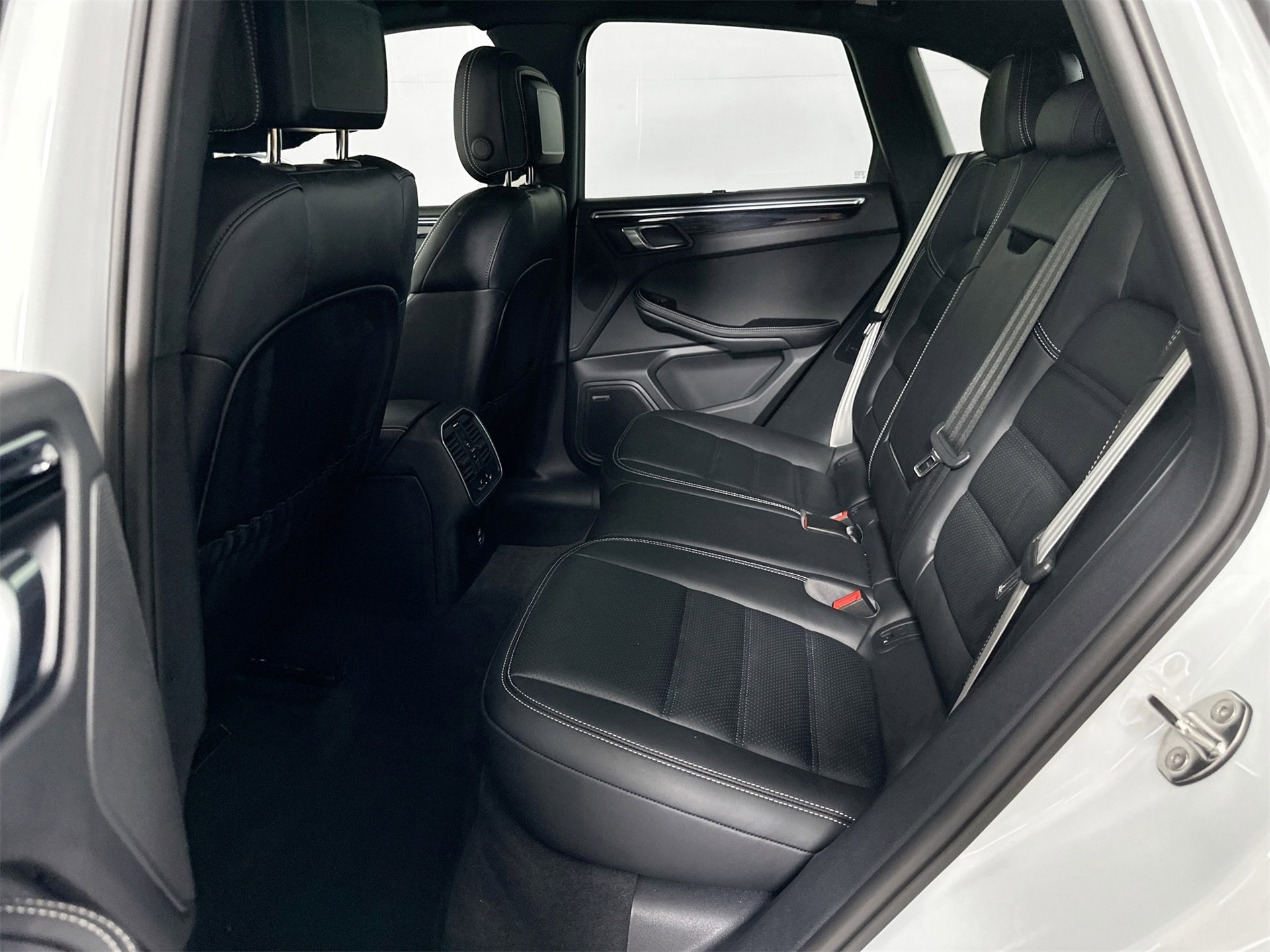 New 2026 Porsche Macan S image 26