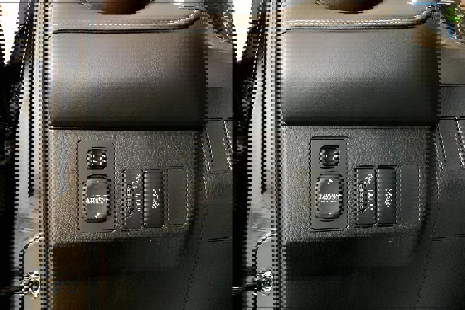 Used 2017 Toyota RAV4 Limited image 34