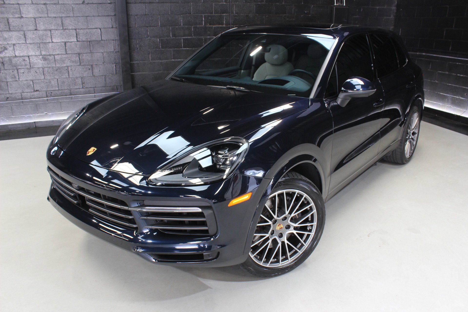 Used 2023 Porsche Cayenne Platinum Edition image 7