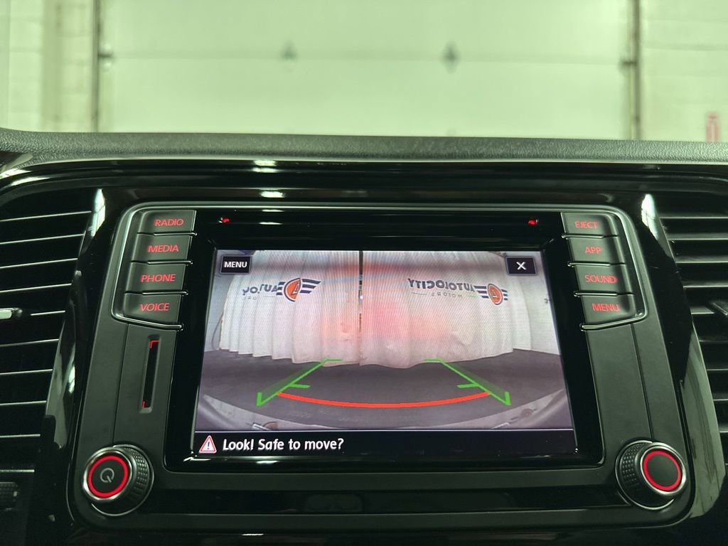 Used 2018 Volkswagen Beetle 2.0T SE image 27