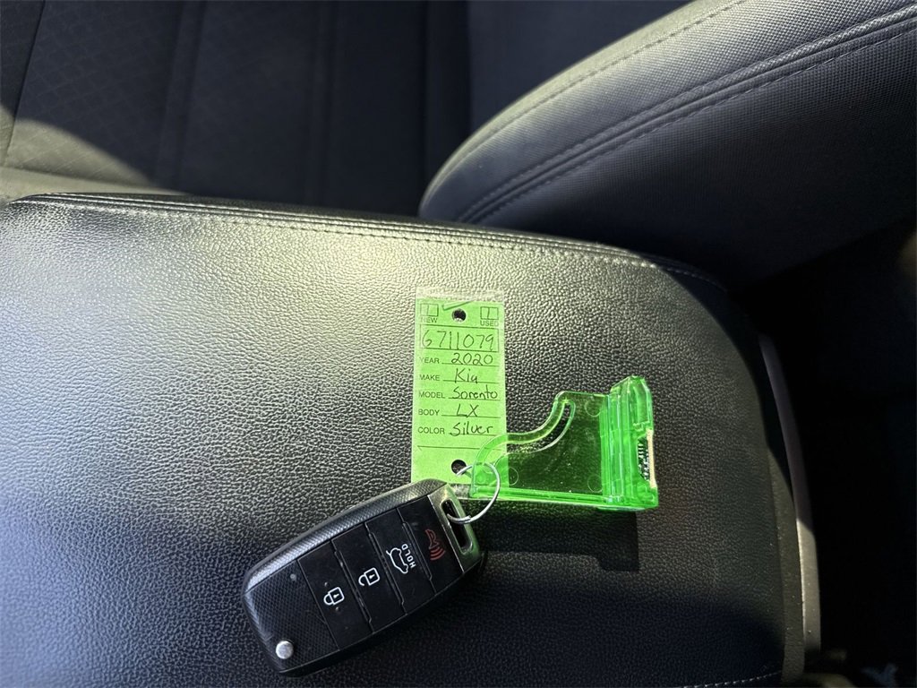 Used 2020 Kia Sorento LX image 26