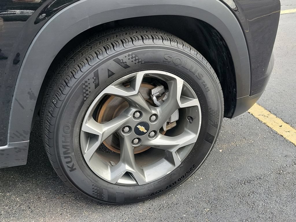 Used 2025 Chevrolet Trax LT FWD image 7