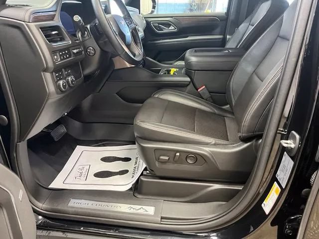 Used 2023 Chevrolet Suburban High Country AWD/4WD image 4