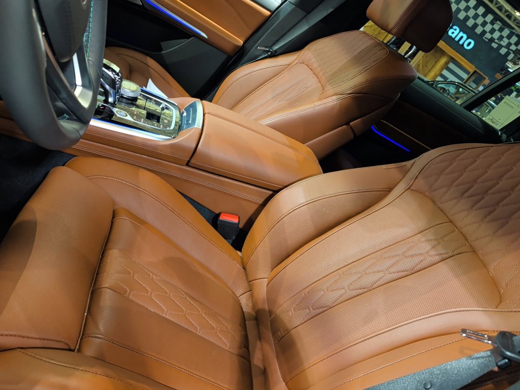 Certified 2025 BMW ALPINA XB7 AWD/4WD image 6