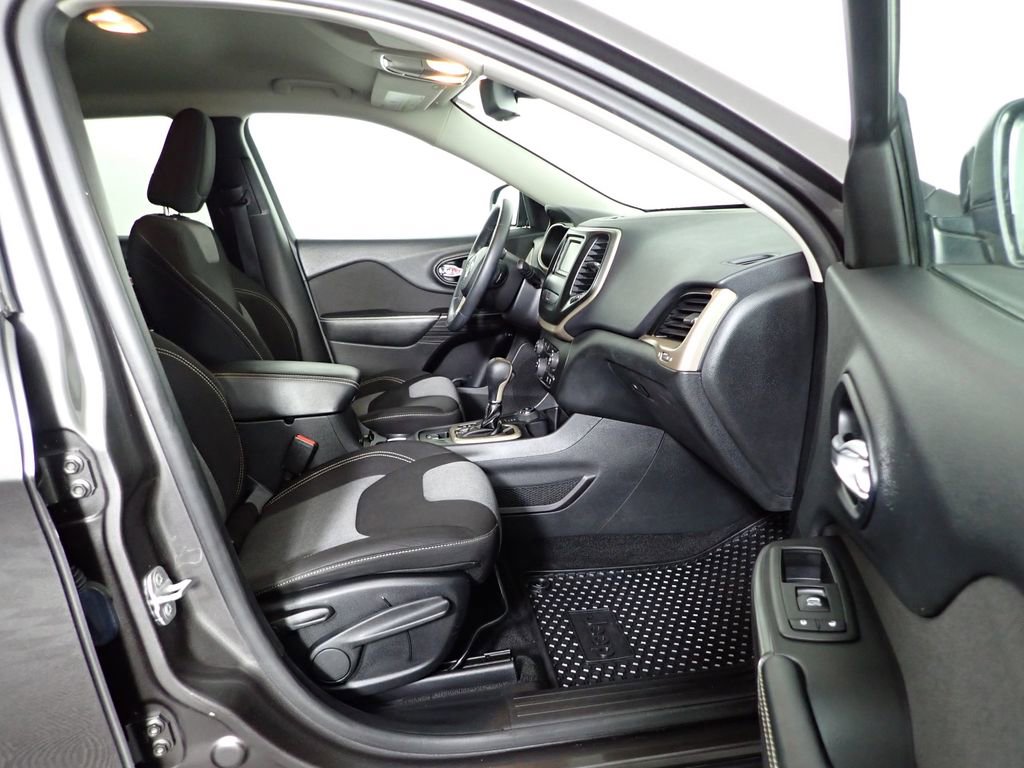 Used 2014 Jeep Cherokee Latitude w/ Cold Weather Group image 30