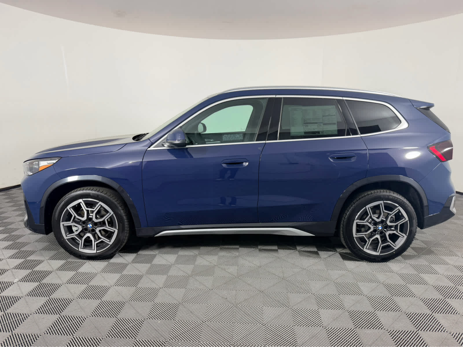 New 2027 BMW X1 xDrive28i AWD/4WD image 6