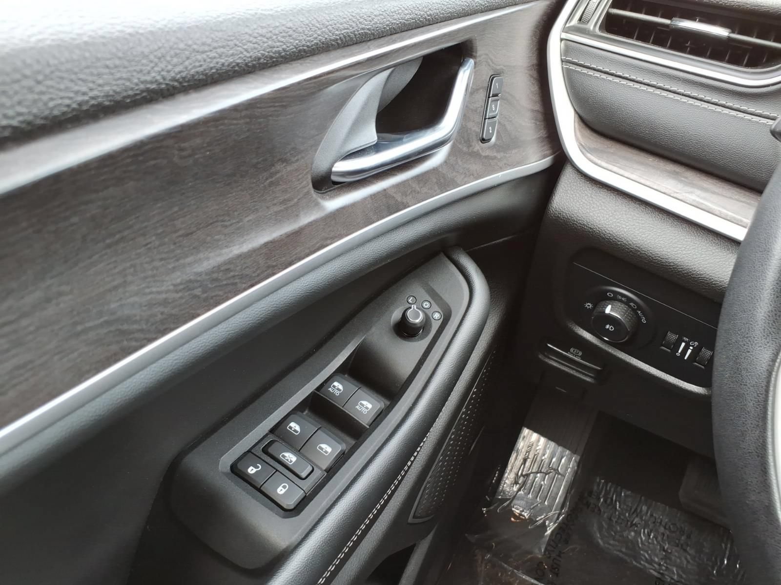 Used 2022 Jeep Grand Cherokee L Limited AWD/4WD image 24
