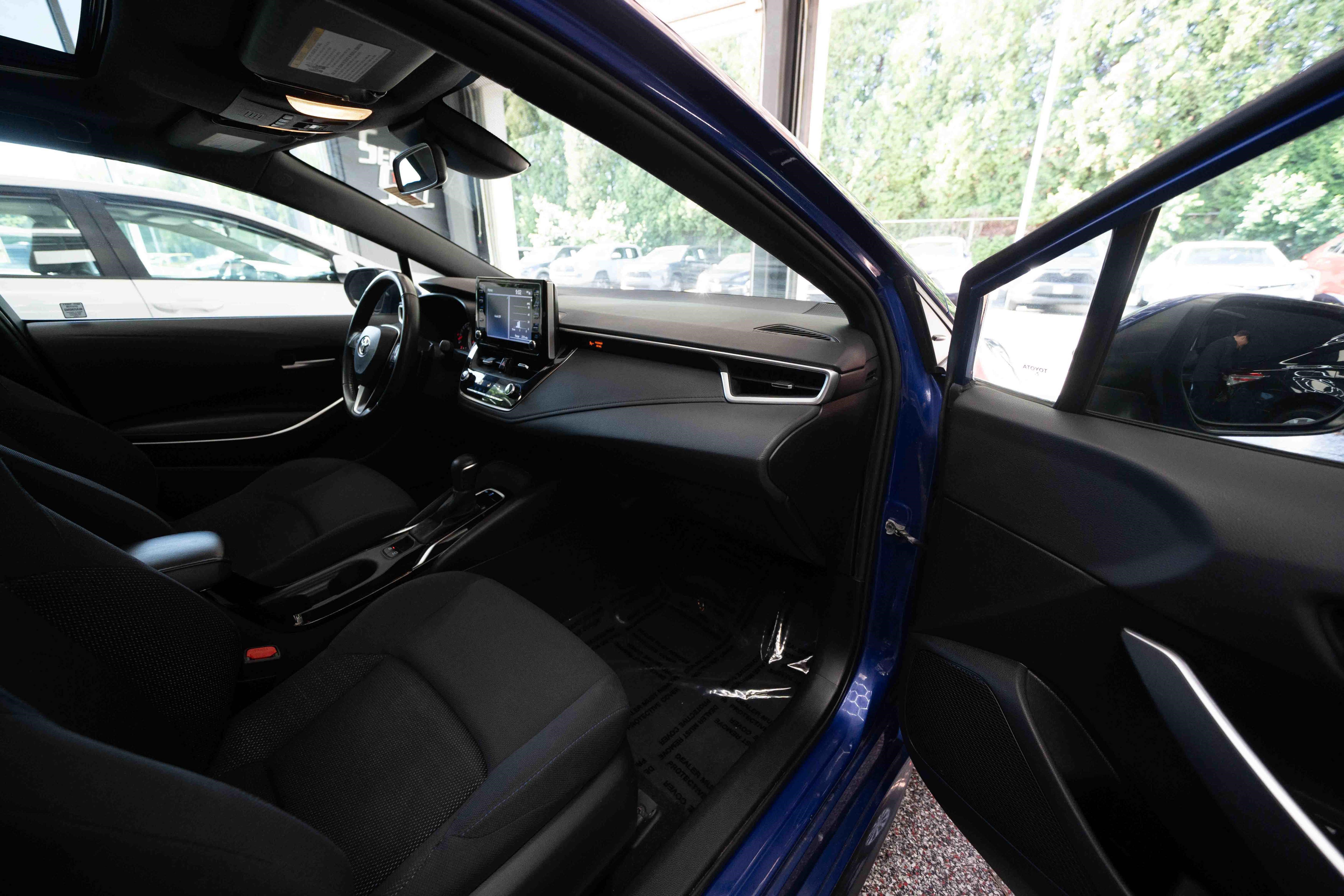Used 2021 Toyota Corolla SE w/ SE Premium Package FWD image 25