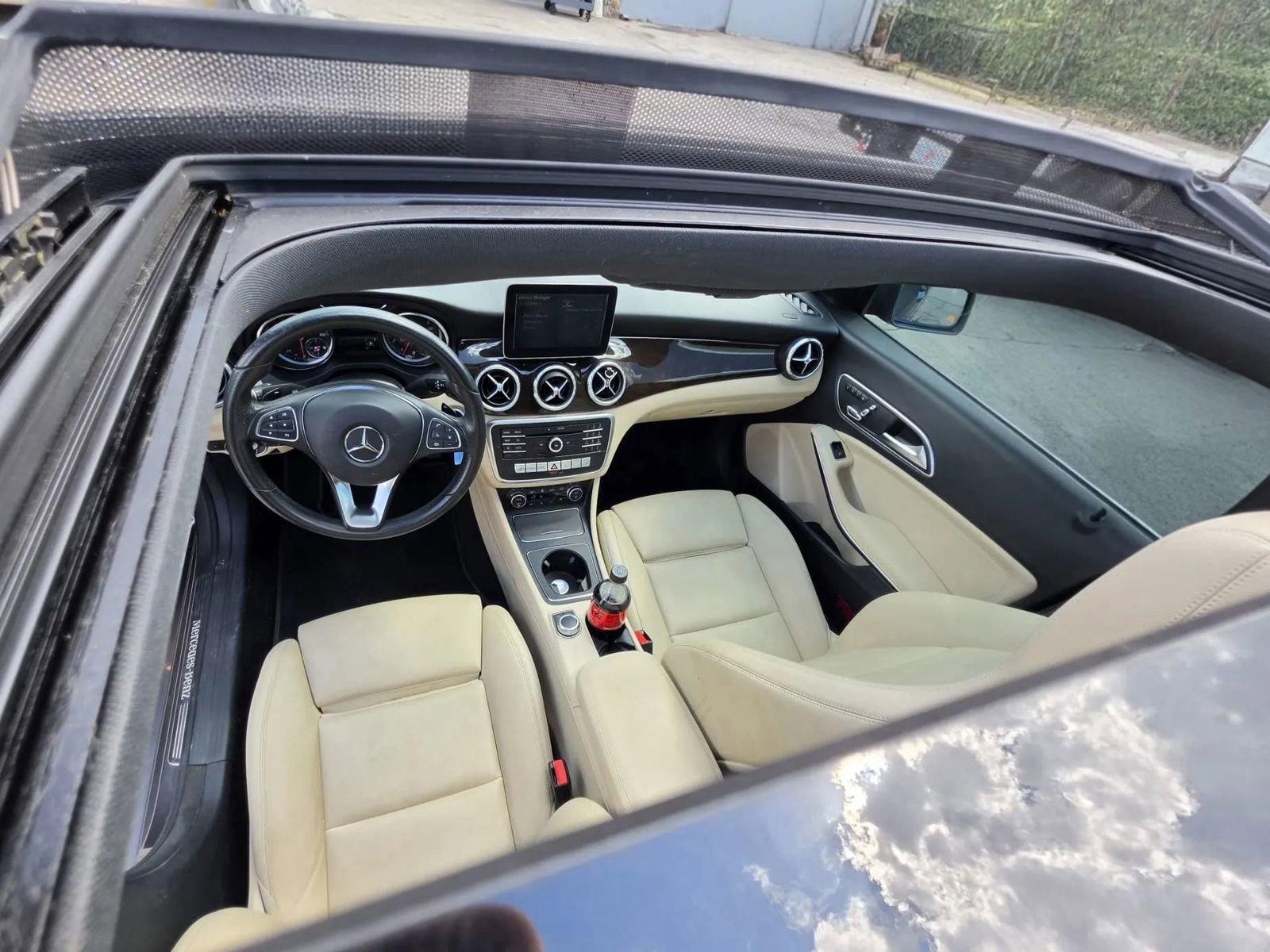Used 2018 Mercedes-Benz CLA 250 4MATIC w/ Premium Package image 10