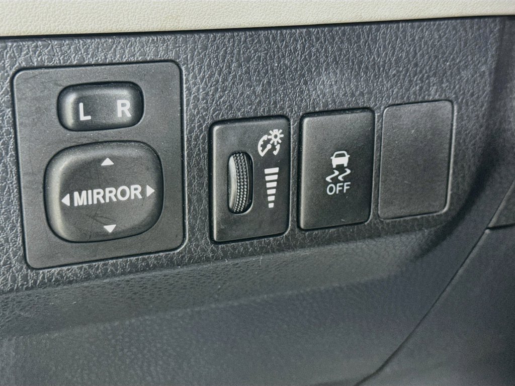 Used 2013 Toyota RAV4 LE FWD image 10