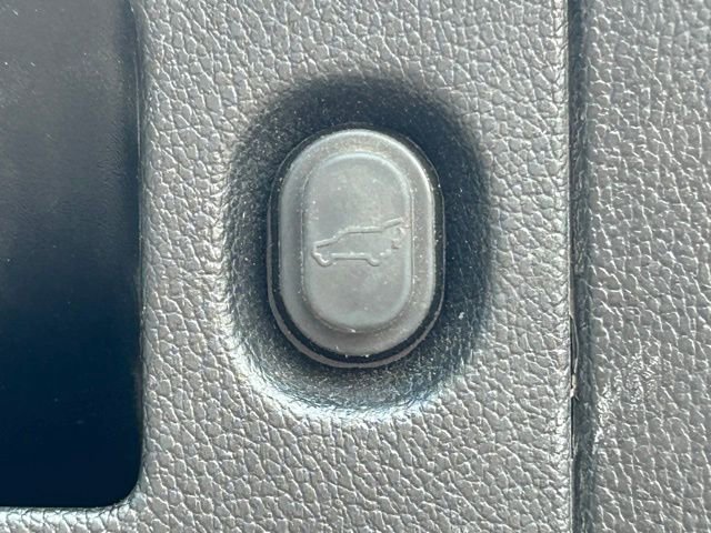 Used 2020 Chevrolet Suburban LT image 32