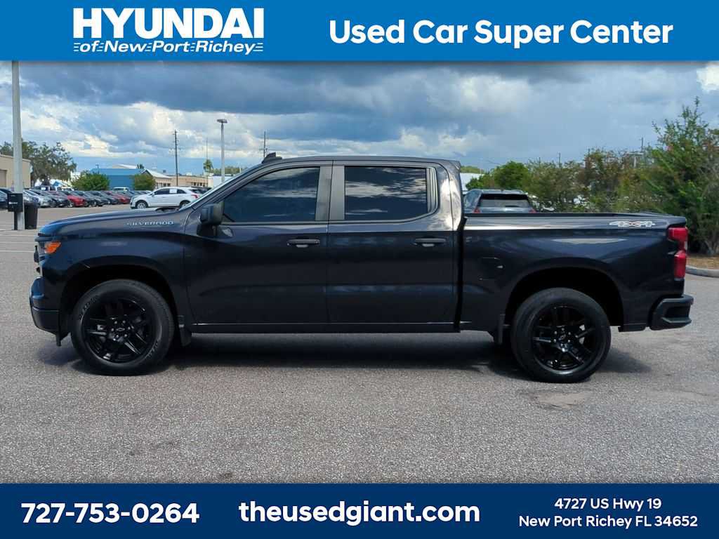 Used 2022 Chevrolet Silverado 1500 Custom AWD/4WD image 2