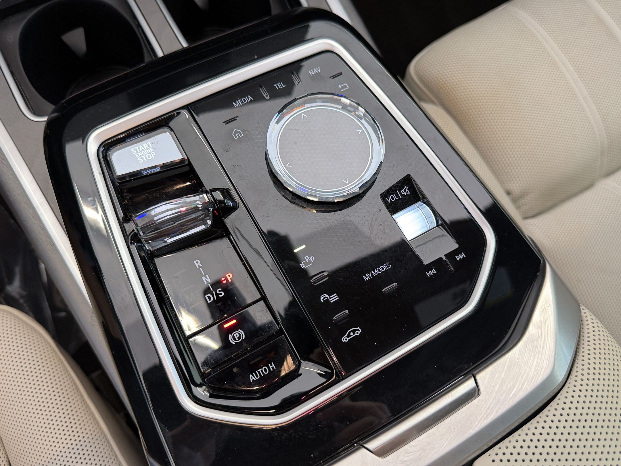Certified 2023 BMW 760i xDrive AWD/4WD image 16