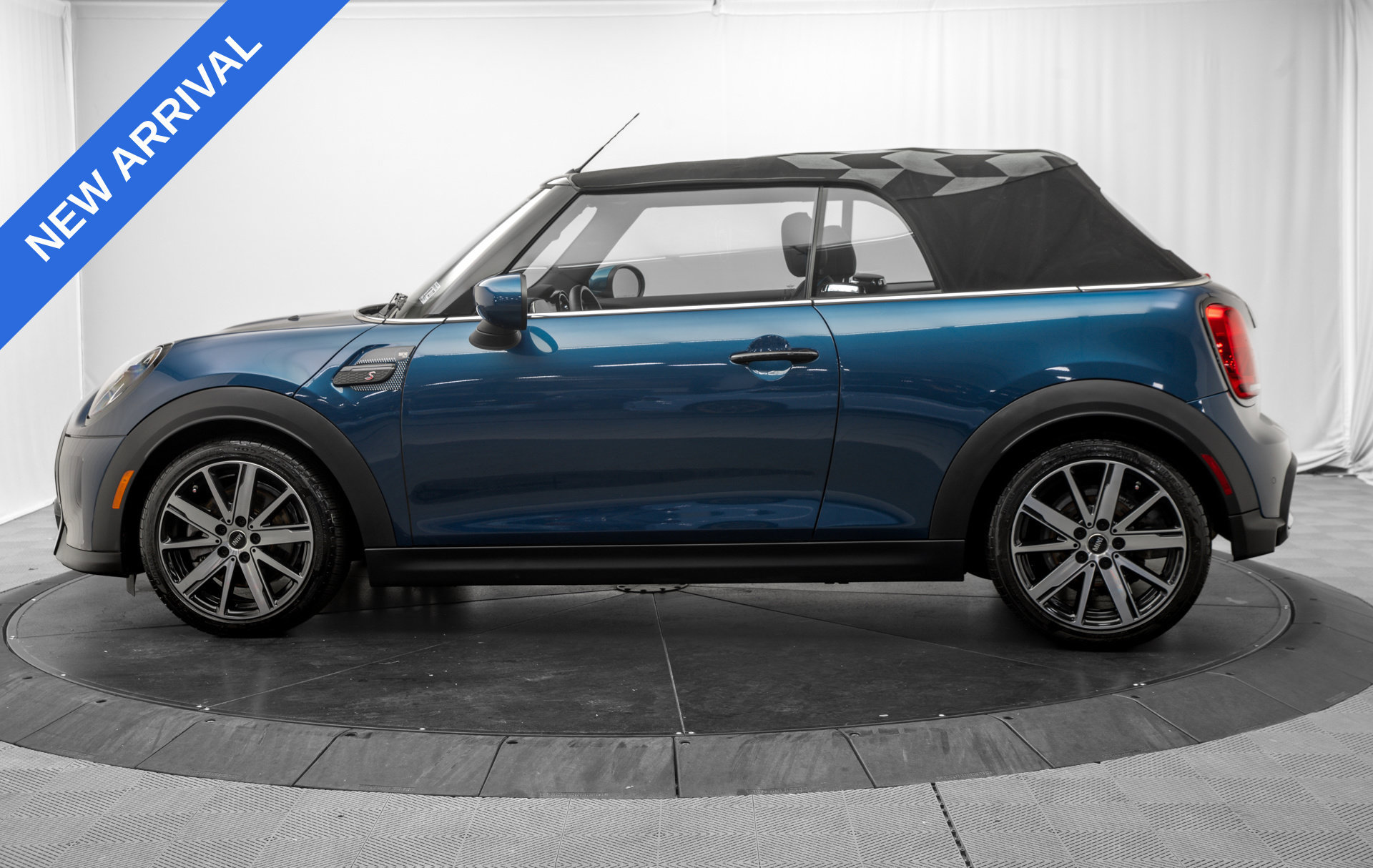 Used 2022 MINI Cooper S w/ Sidewalk Package FWD image 11