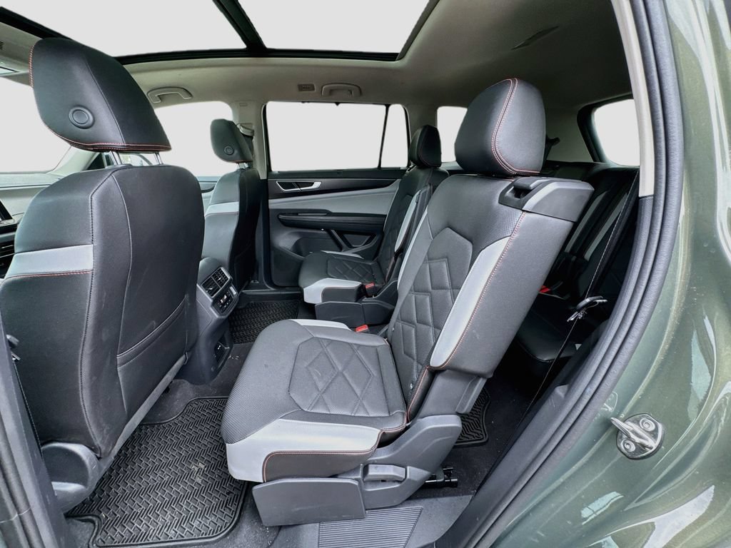 Used 2025 Volkswagen Atlas Peak Edition SE AWD/4WD image 26