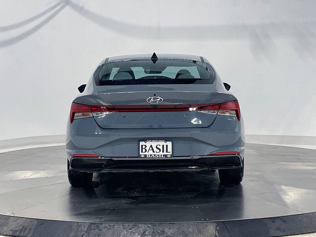 Used 2023 Hyundai Elantra Limited image 12