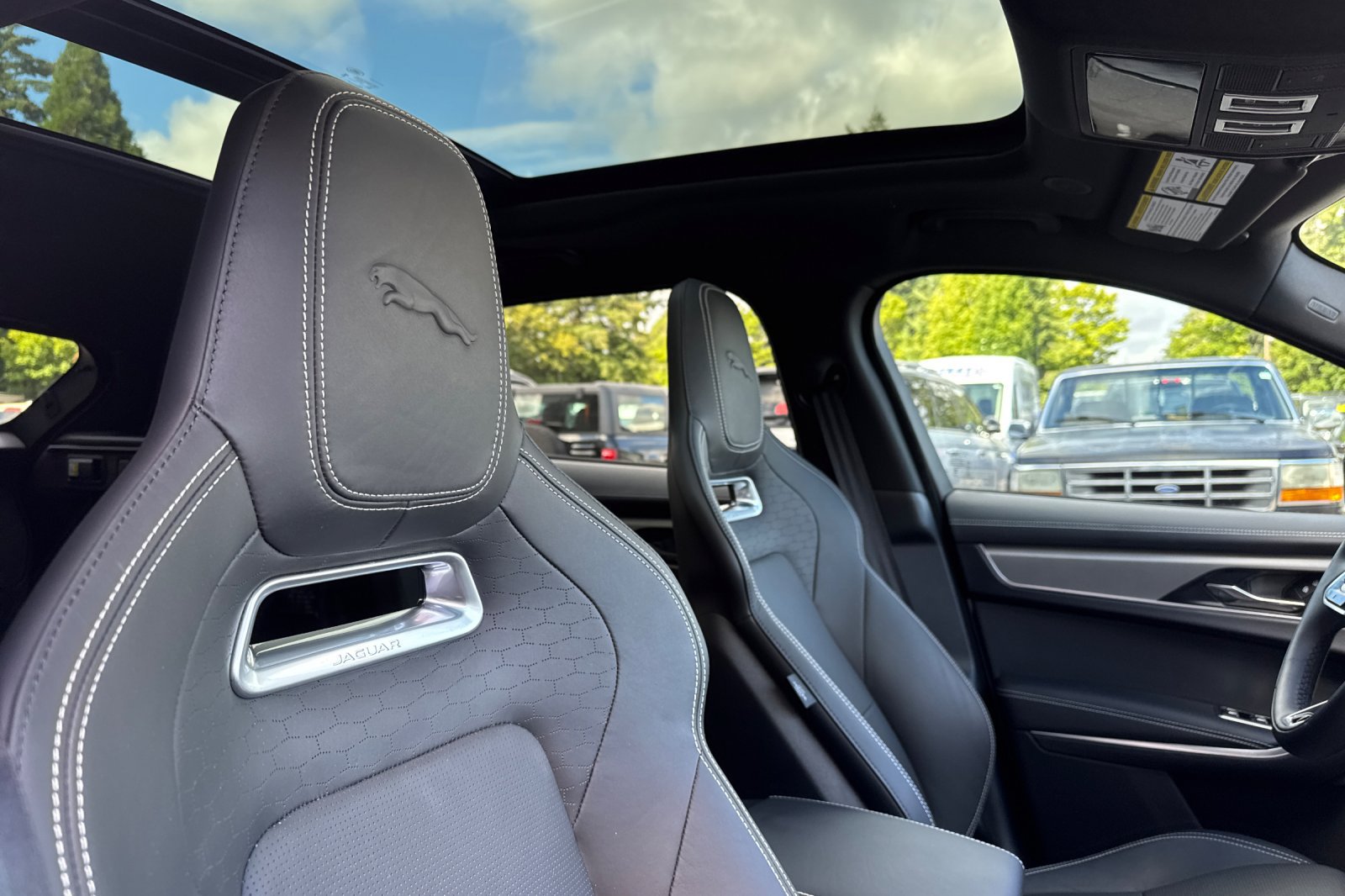 Used 2026 Jaguar F-PACE R-Dynamic S AWD/4WD image 17