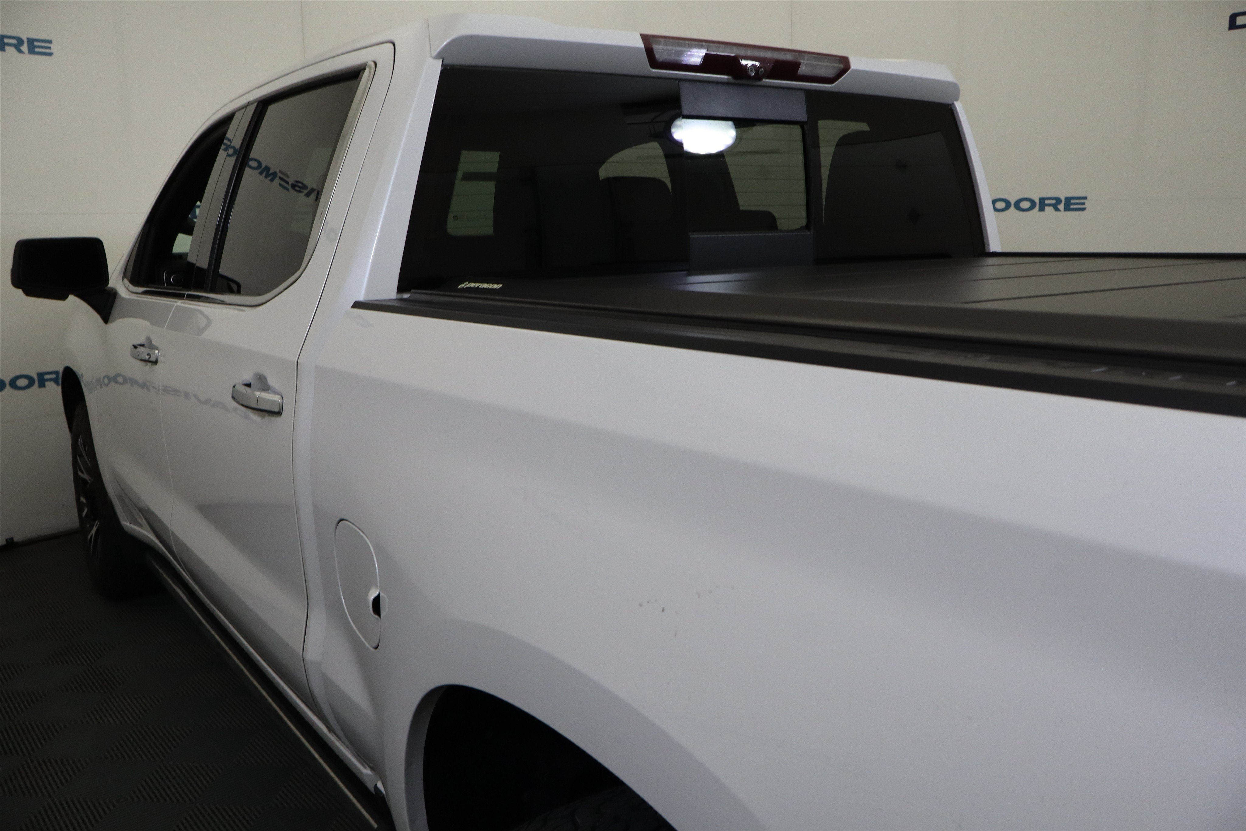 Used 2020 Chevrolet Silverado 1500 High Country w/ Technology Package AWD/4WD image 11