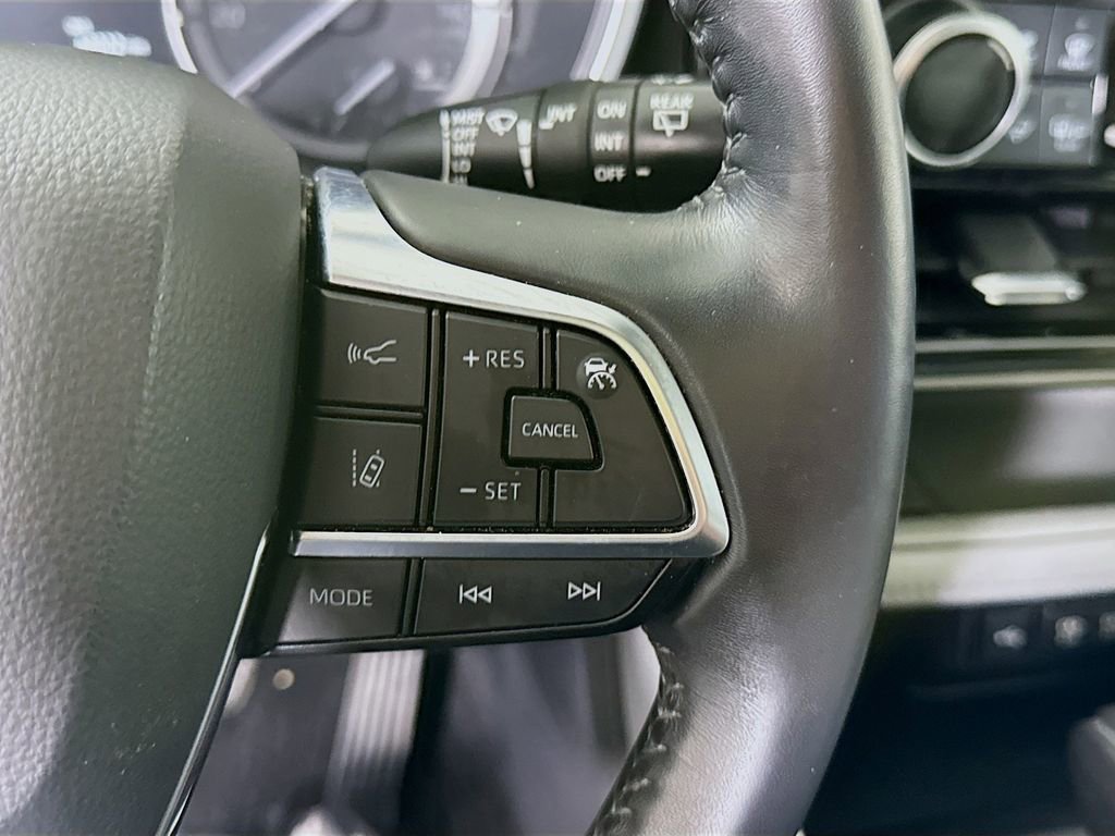 Used 2021 Toyota Highlander XLE image 22