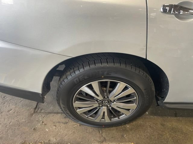 Used 2019 Nissan Pathfinder SL AWD/4WD image 6