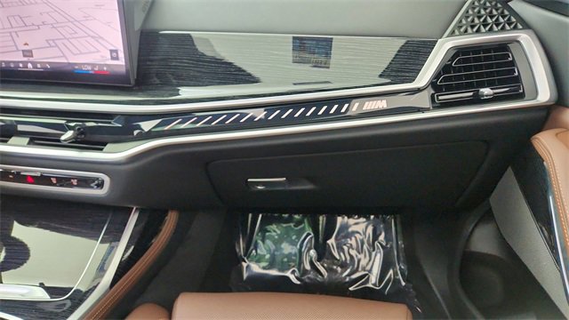 Used 2025 BMW X7 M60i image 40