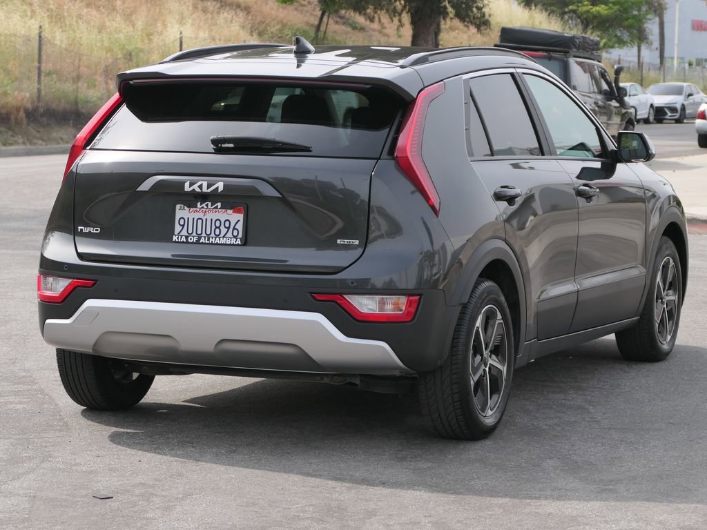Used 2025 Kia Niro EX image 2