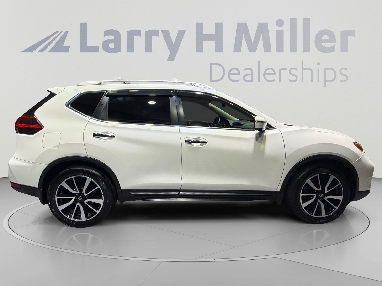 Used 2018 Nissan Rogue SL w/ Premium Package FWD image 6
