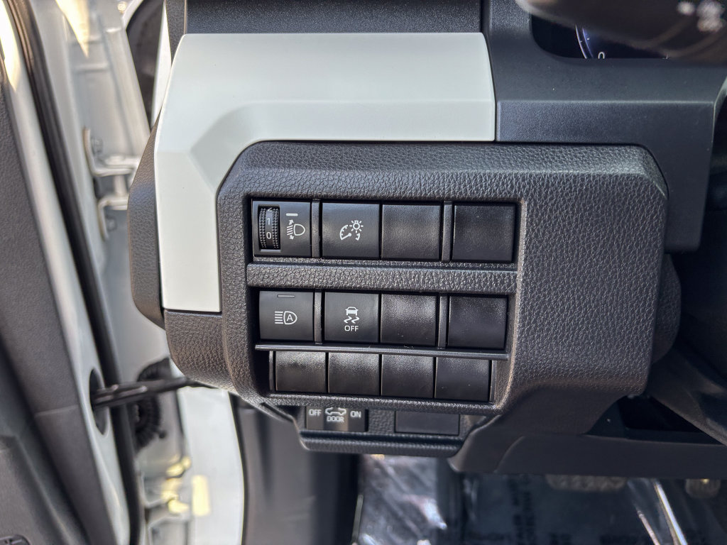 Used 2024 Toyota Tacoma TRD Off-Road AWD/4WD image 33