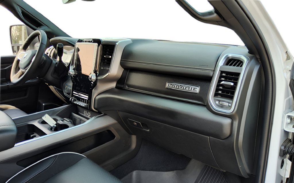 Used 2025 RAM 3500 Laramie AWD/4WD image 40