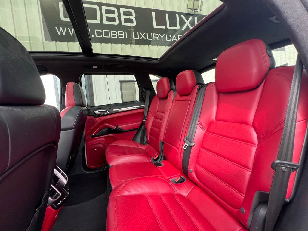 Used 2015 Porsche Cayenne Turbo image 12