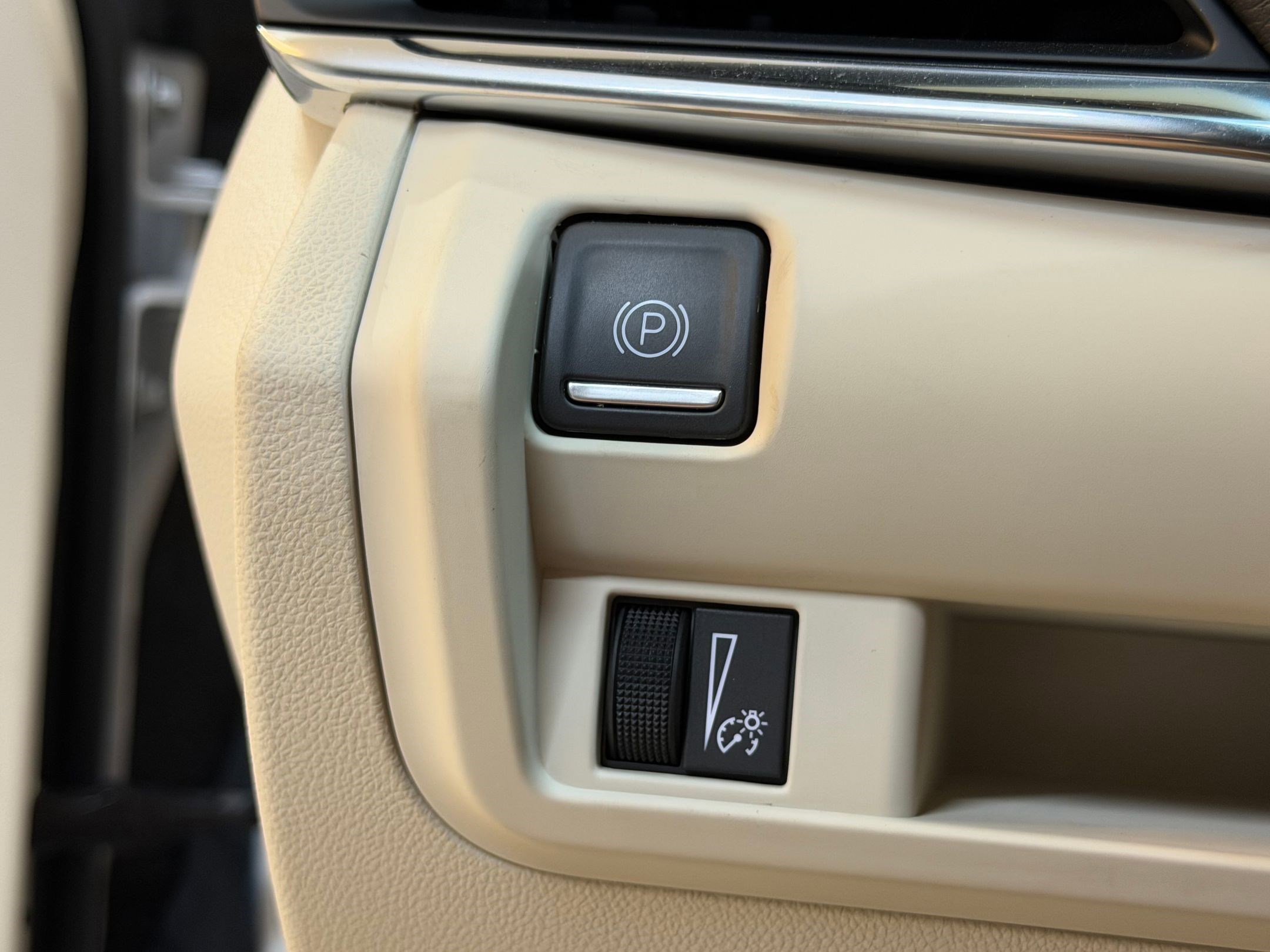 Certified 2025 Cadillac CT4 Premium Luxury RWD image 27