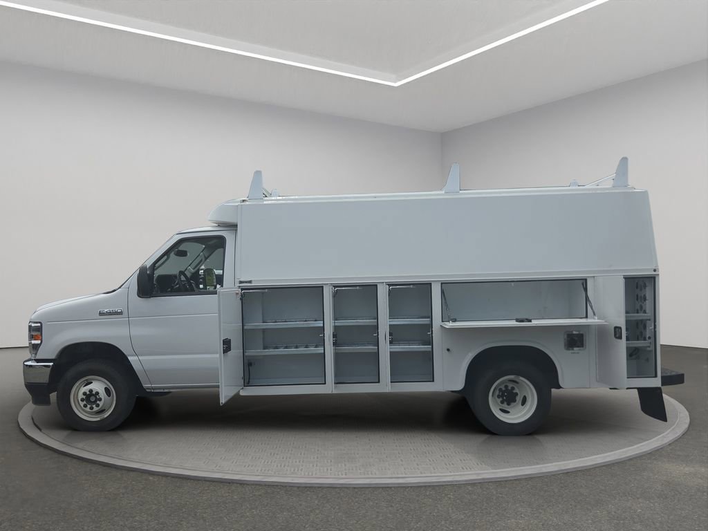 Used 2024 Ford E-450 and Econoline 450 Super Duty w/ Power Windows & Locks Group RWD image 3
