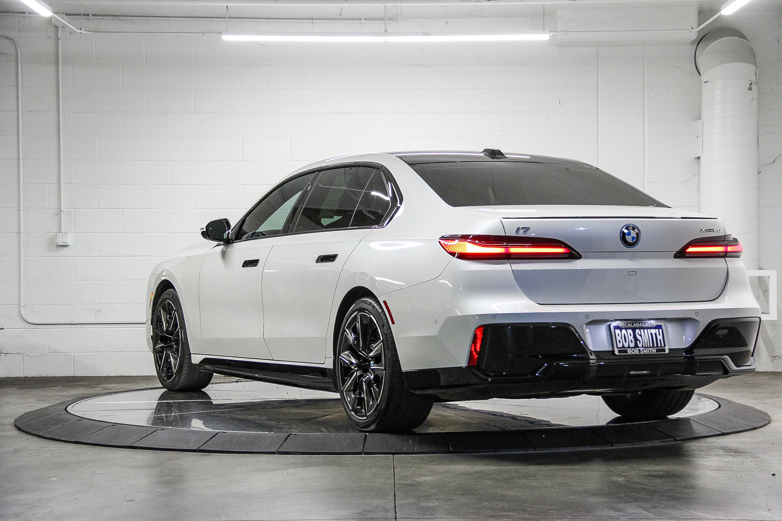 Used 2025 BMW i7 xDrive60 image 4