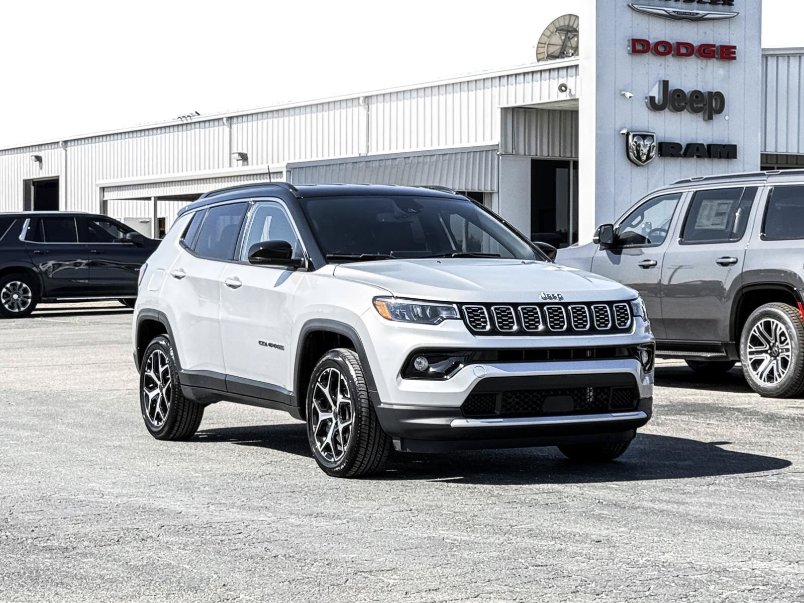 Used 2025 Jeep Compass Limited AWD/4WD image 6