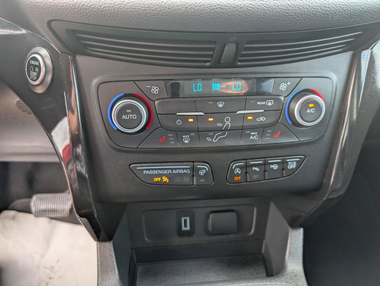 Used 2019 Ford Escape Titanium AWD/4WD image 22