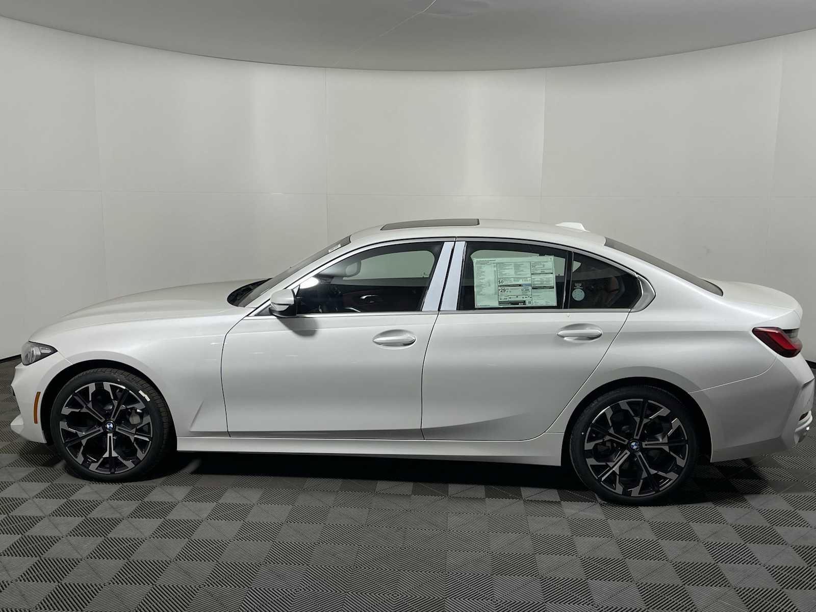 Used 2025 BMW 330i xDrive Sedan w/ Premium Package image 4