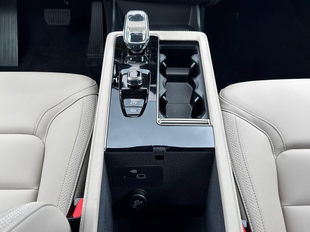 New 2026 Volvo XC90 B6 Plus w/ Protection Package AWD/4WD image 13