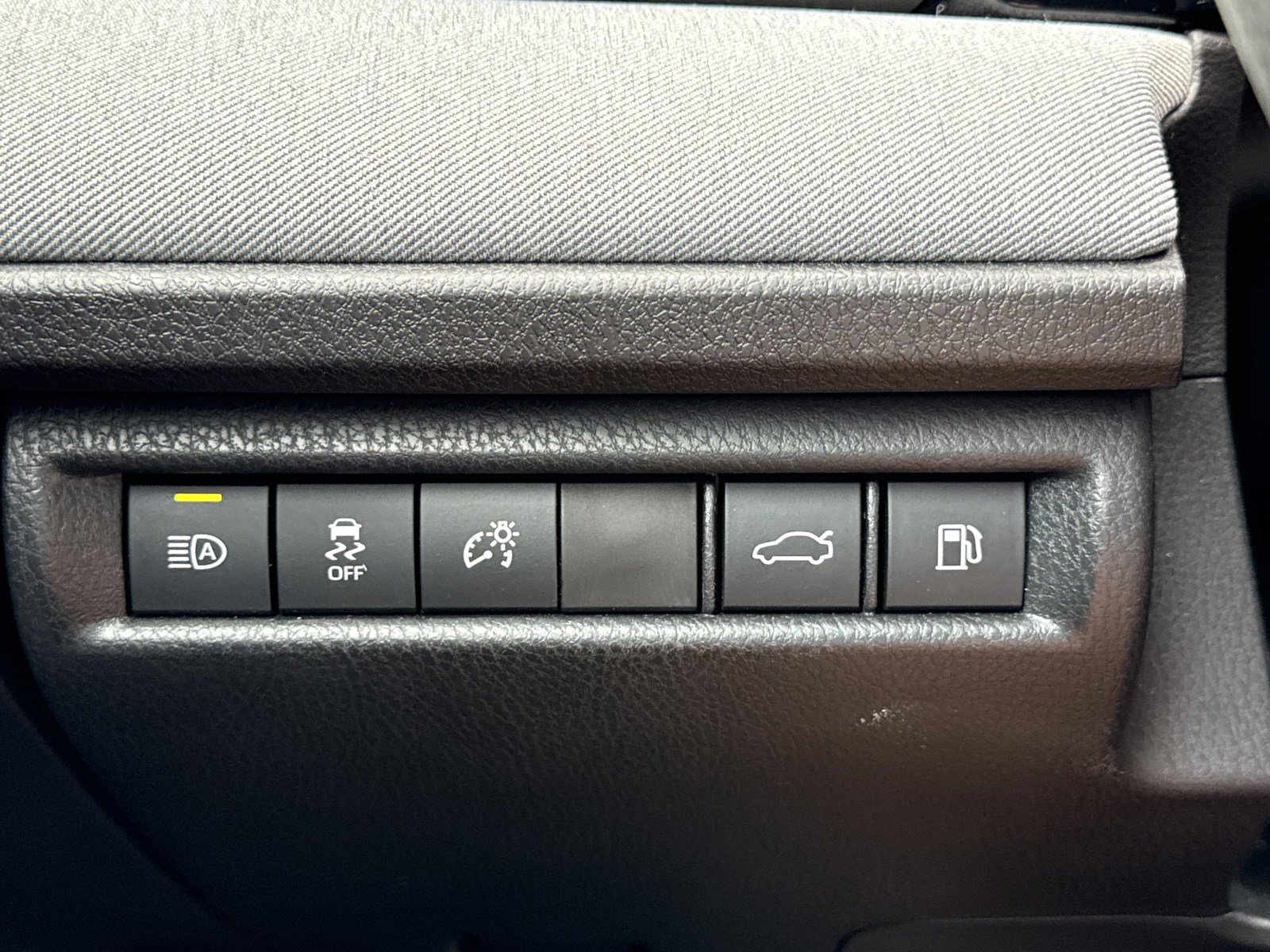 Used 2025 Toyota Camry LE FWD image 18