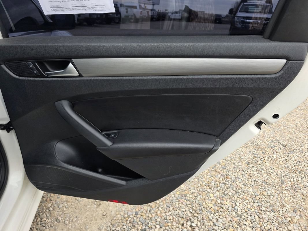 Used 2015 Volkswagen Passat TDI SE image 15