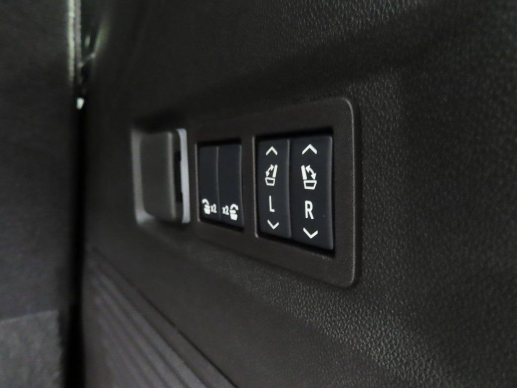 Used 2025 Chevrolet Tahoe High Country image 43