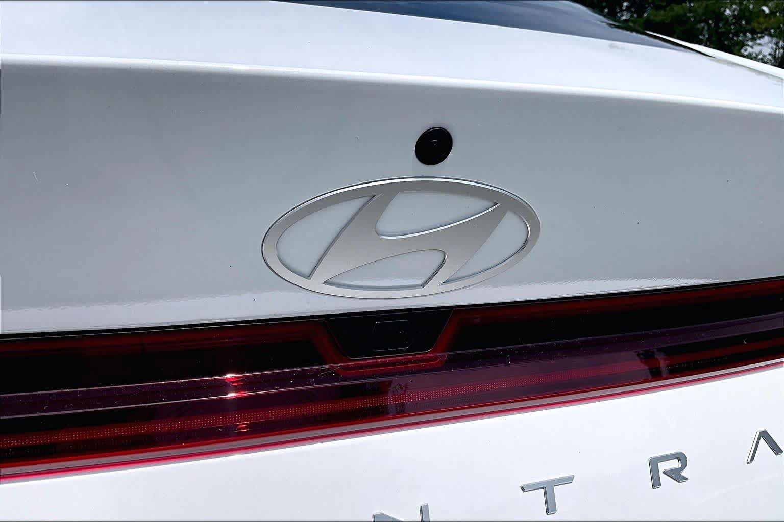 New 2026 Hyundai Elantra Limited FWD image 8