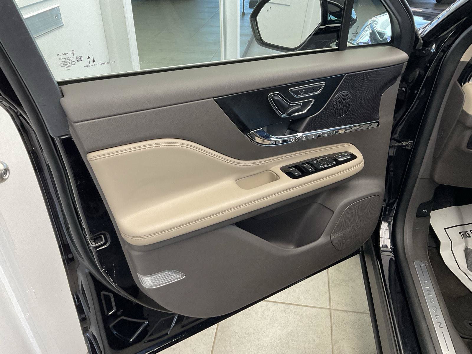 Used 2023 Lincoln Corsair AWD image 9