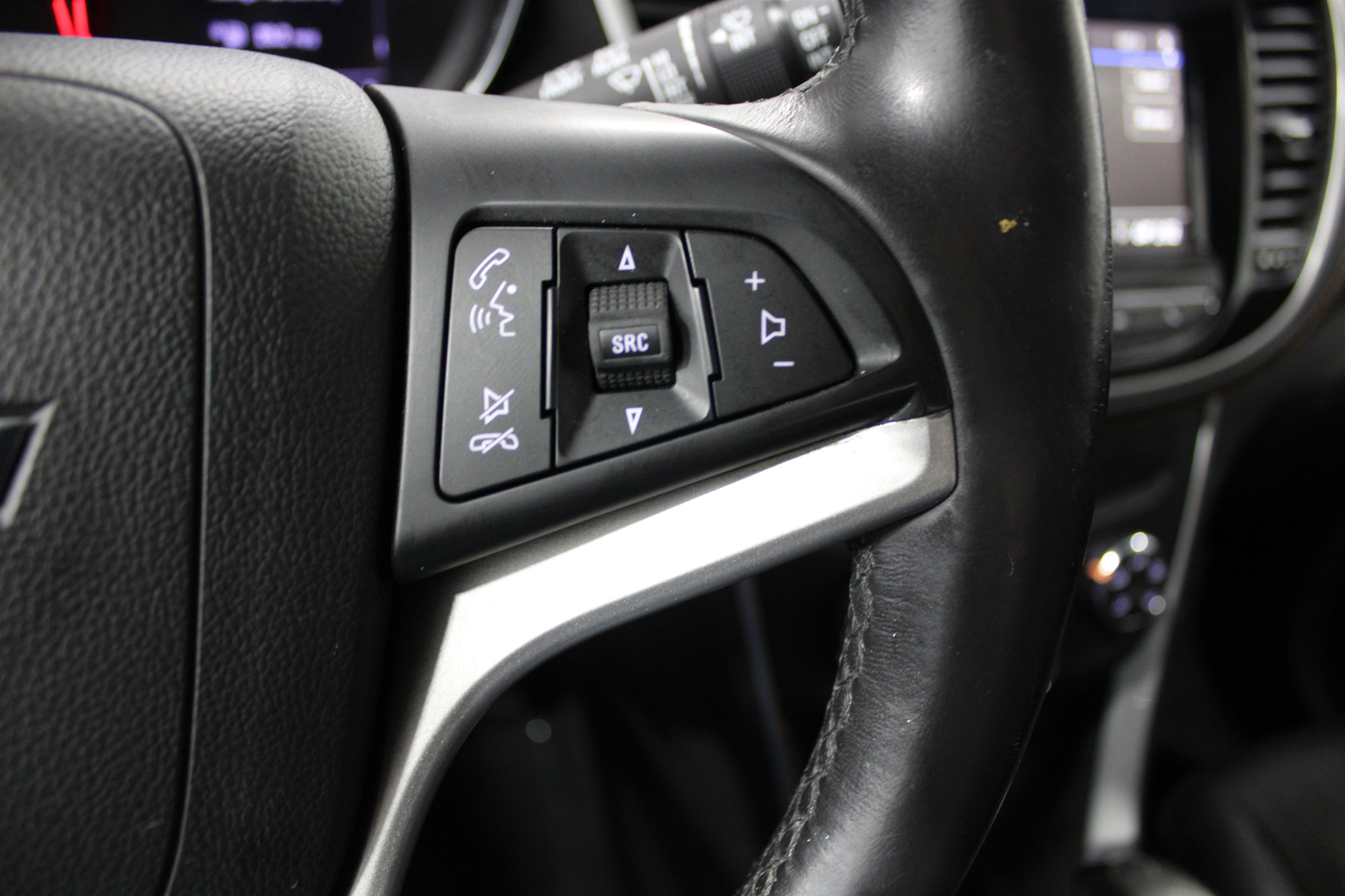 Used 2019 Chevrolet Trax LT w/ LT Convenience Package FWD image 10