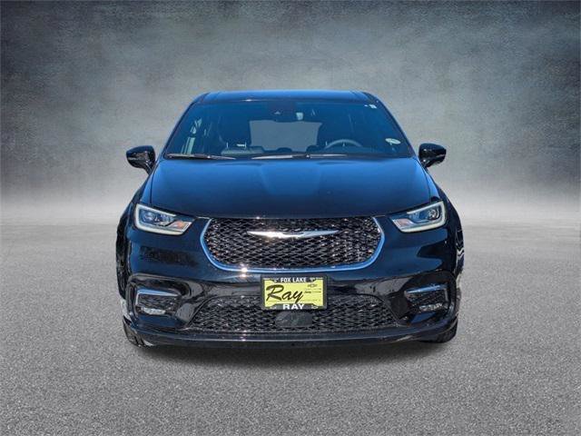 Certified 2026 Chrysler Pacifica Select image 9