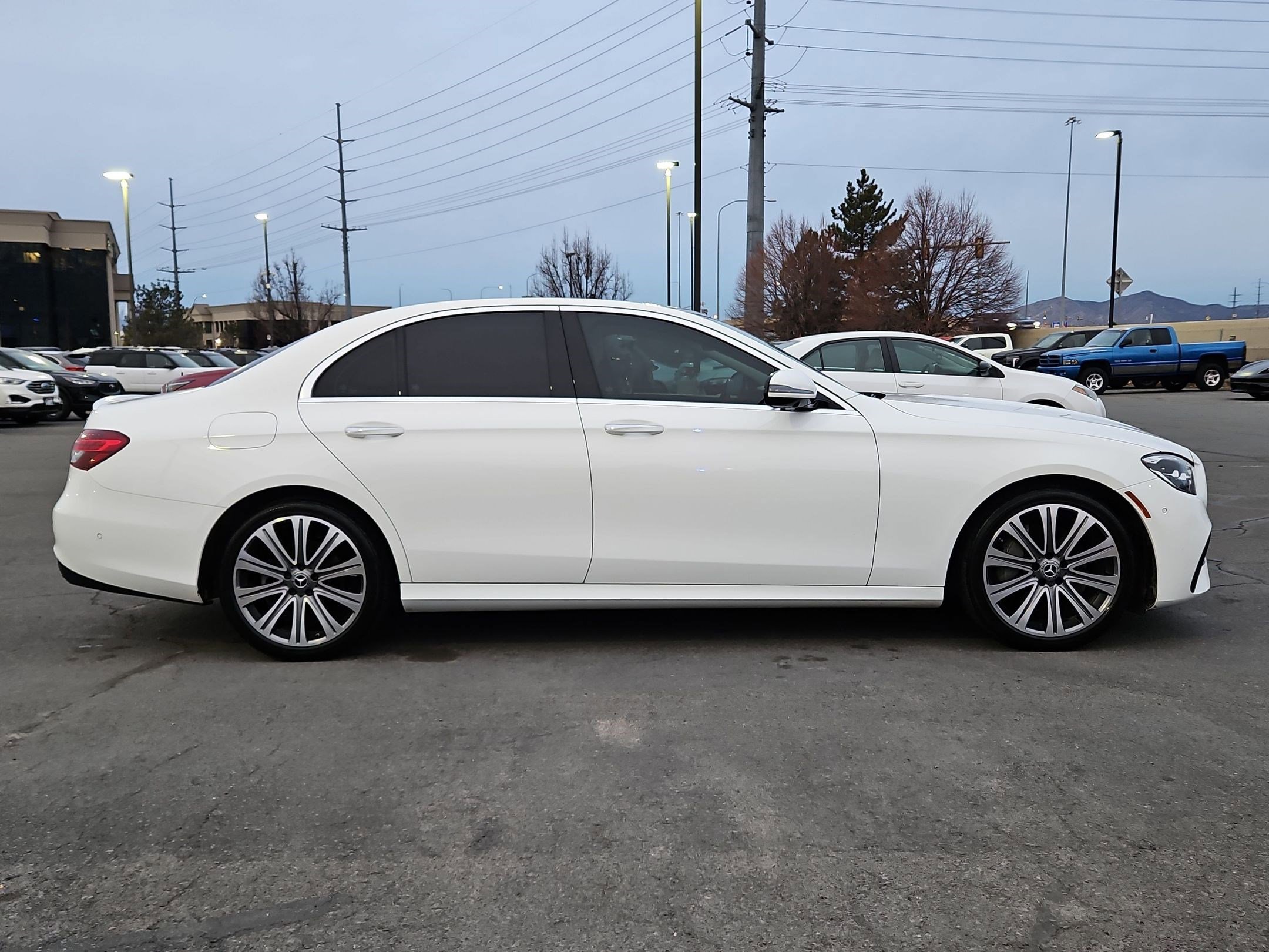 Used 2022 Mercedes-Benz E 350 4MATIC Sedan image 2