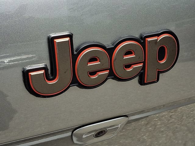 Used 2017 Jeep Cherokee Overland w/ Technology Group AWD/4WD image 21